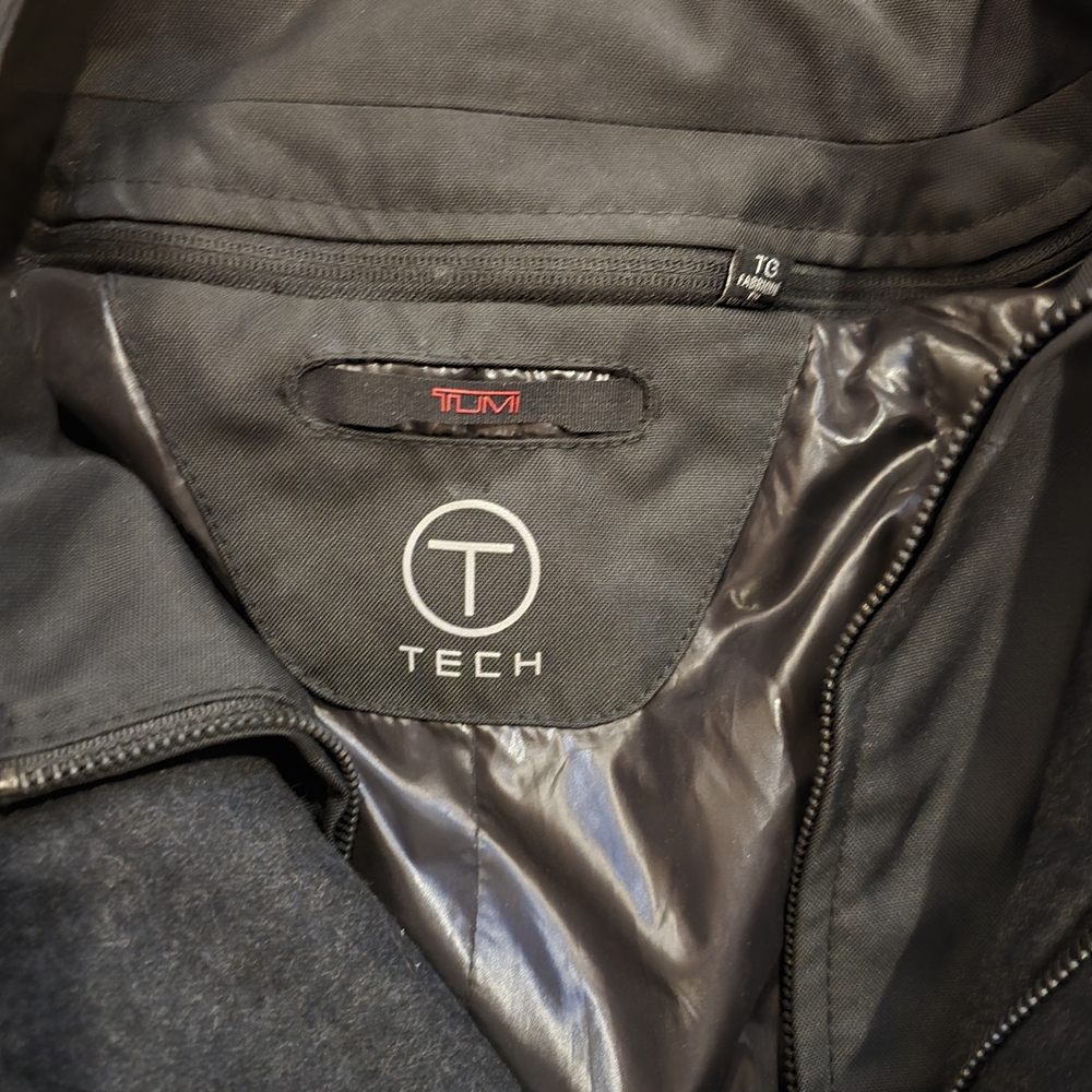 Tumi Men's Black Lightweight Jacket - Picture 2 of 2